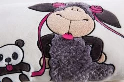 Nici 40869 Kissen Jolly Mäh Schaf Jolly Juicy Zungebleck +Panda 43x25cm Plüsch -Heimdekoration Verkäufe 40869 ansicht 01 2048x1365